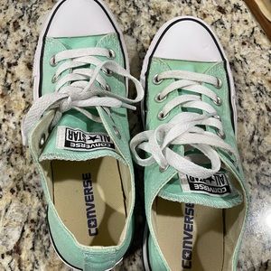 Size 7 Womens Converse